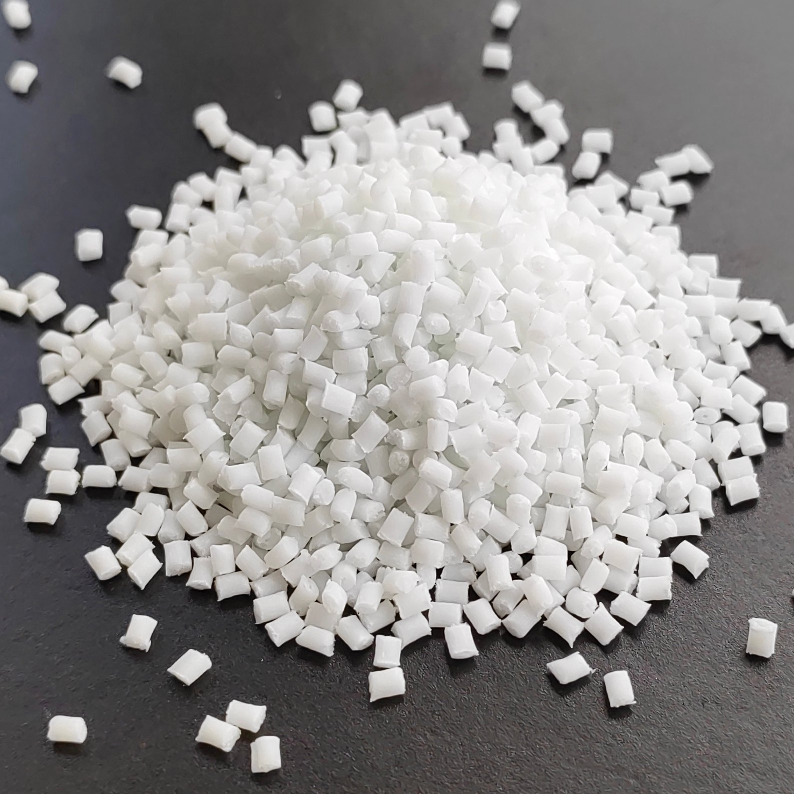 Characteristics and Applications of LUCEL POM GC210 plastic raw material