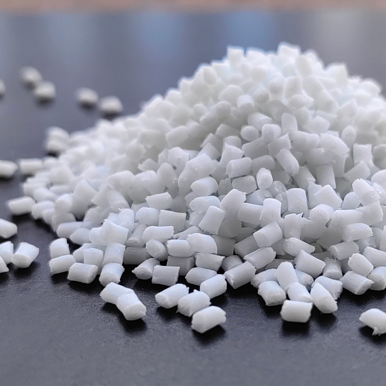 Characteristics and Applications of LUCEL POM GC210 plastic raw material