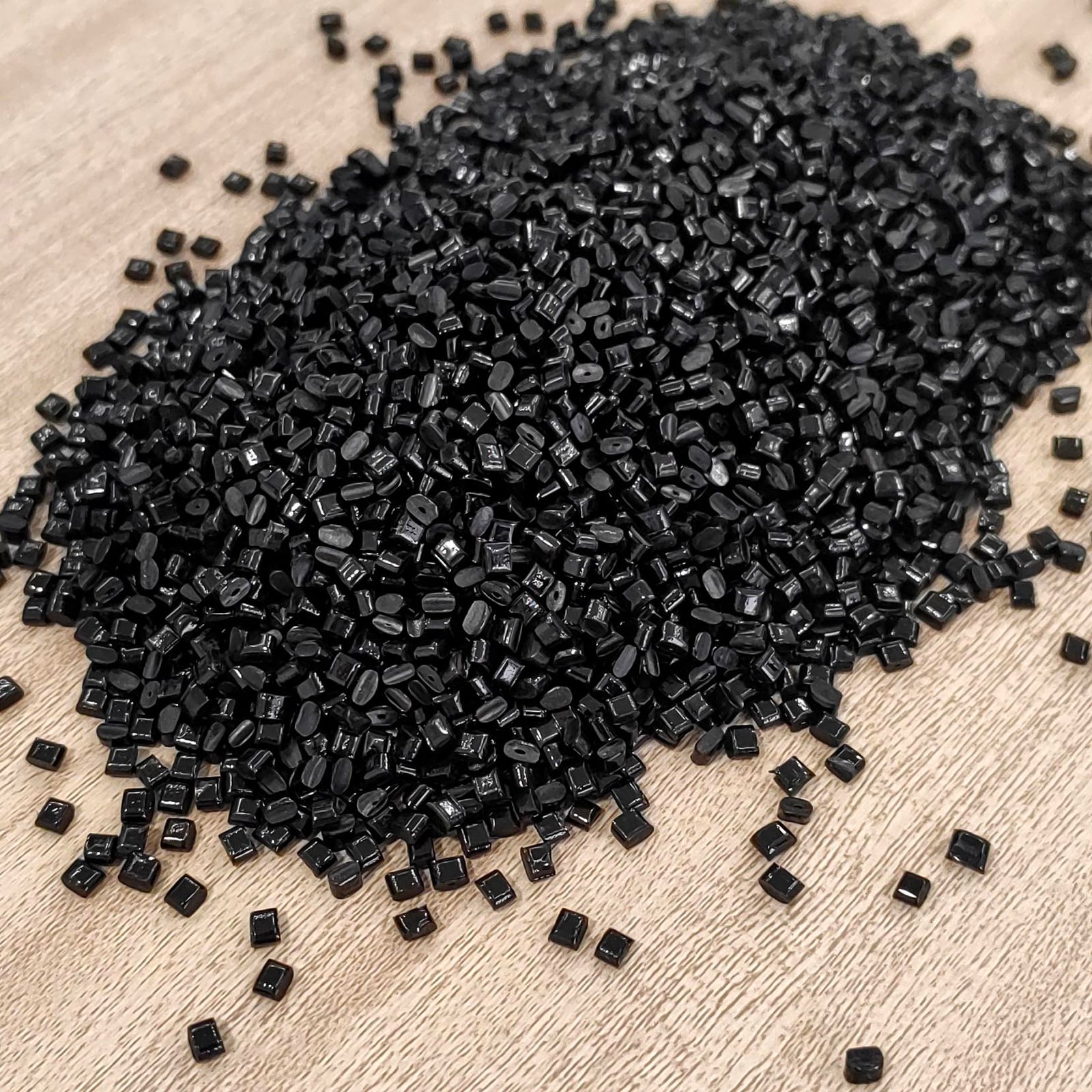 TPEE UE9200 | Adhesive TPC-ET Plastic for Versatile Applications