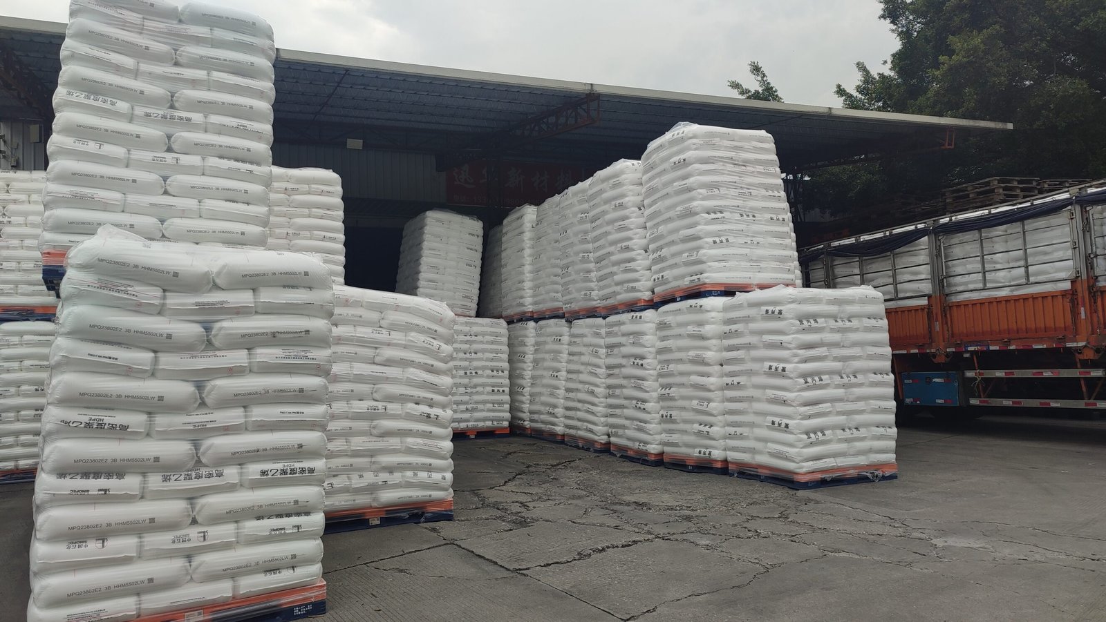 VALOX™ 553 PC+PBT Material With Strong Chemical Resistance